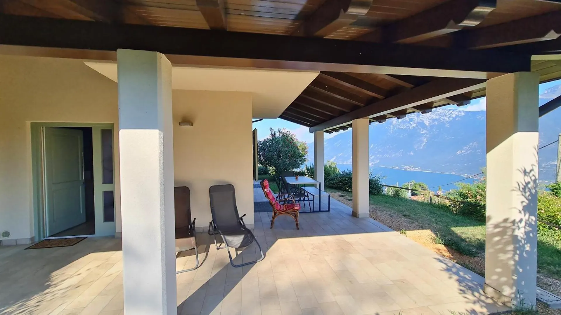 Holiday home Villetta 56 Blu Yellow And Red Lake View Garden Private Parking By Garda Domus Mea Tremosine