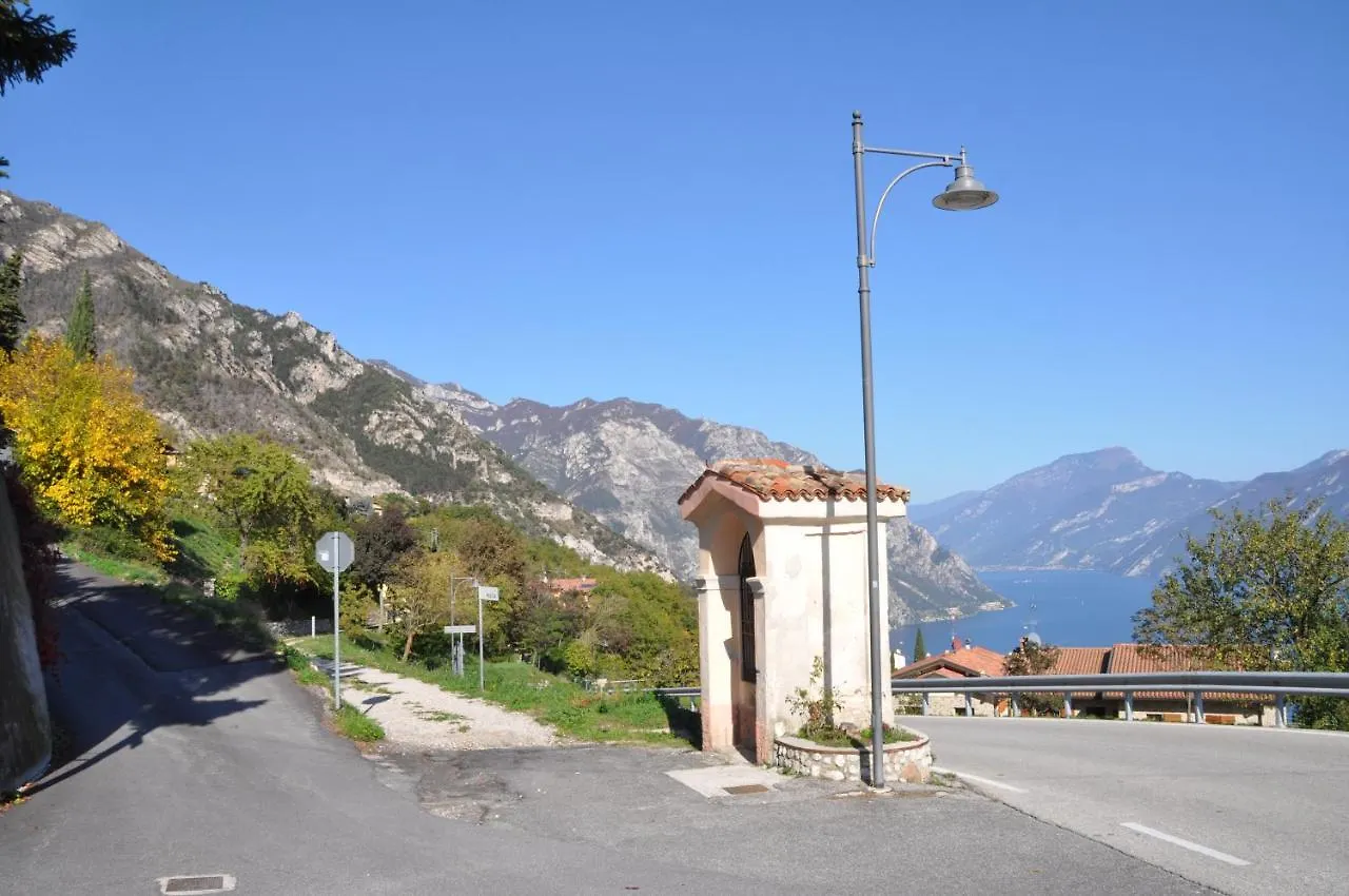 Holiday home Villetta 56 Blu Yellow And Red Lake View Garden Private Parking By Garda Domus Mea Tremosine
