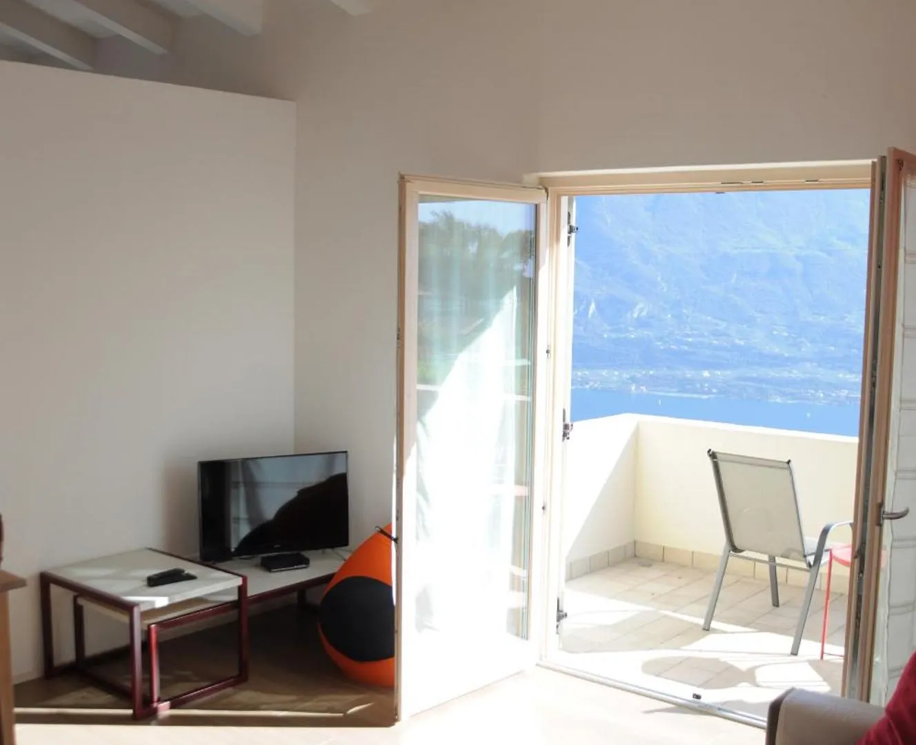 Villetta 56 Blu Yellow And Red Lake View Garden Private Parking By Garda Domus Mea Tremosine 0*,  Italy