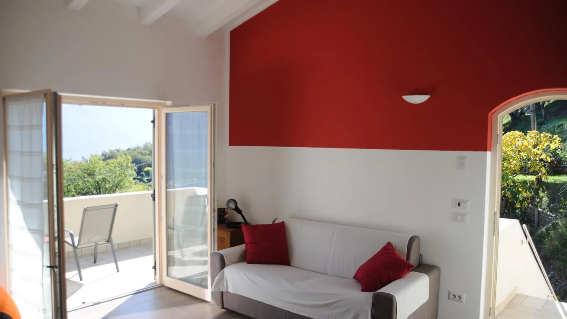 Villetta 56 Blu Yellow And Red Lake View Garden Private Parking By Garda Domus Mea Tremosine