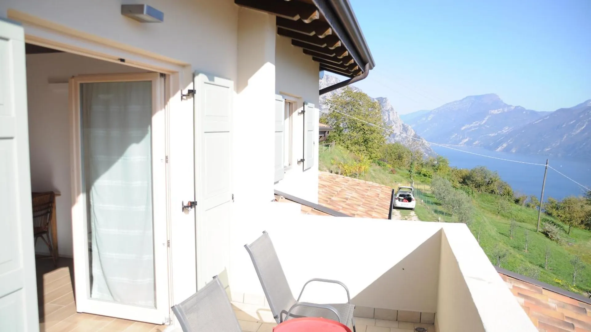 Villetta 56 Blu Yellow And Red Lake View Garden Private Parking By Garda Domus Mea Tremosine Italy