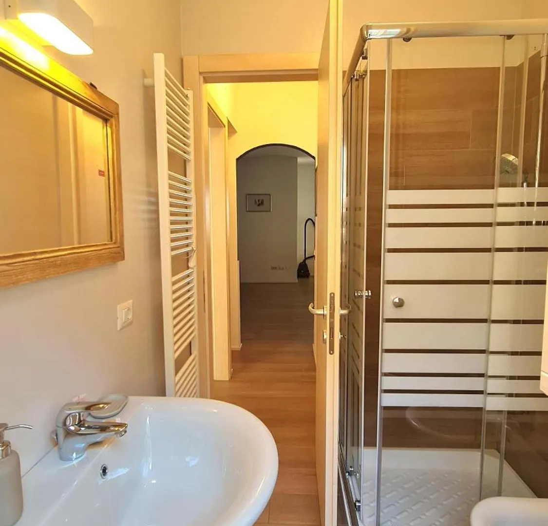 Holiday home Villetta 56 Blu Yellow And Red Lake View Garden Private Parking By Garda Domus Mea Tremosine