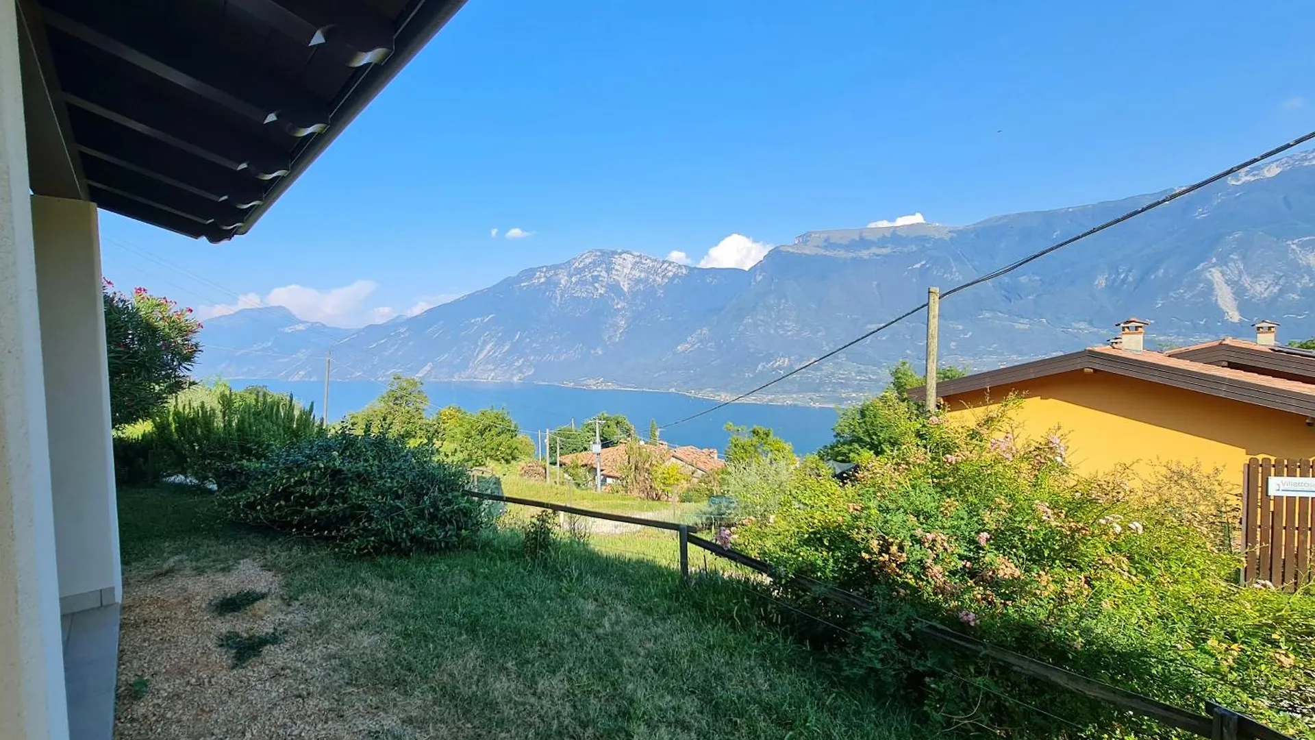 Villetta 56 Blu Yellow And Red Lake View Garden Private Parking By Garda Domus Mea Tremosine Holiday home